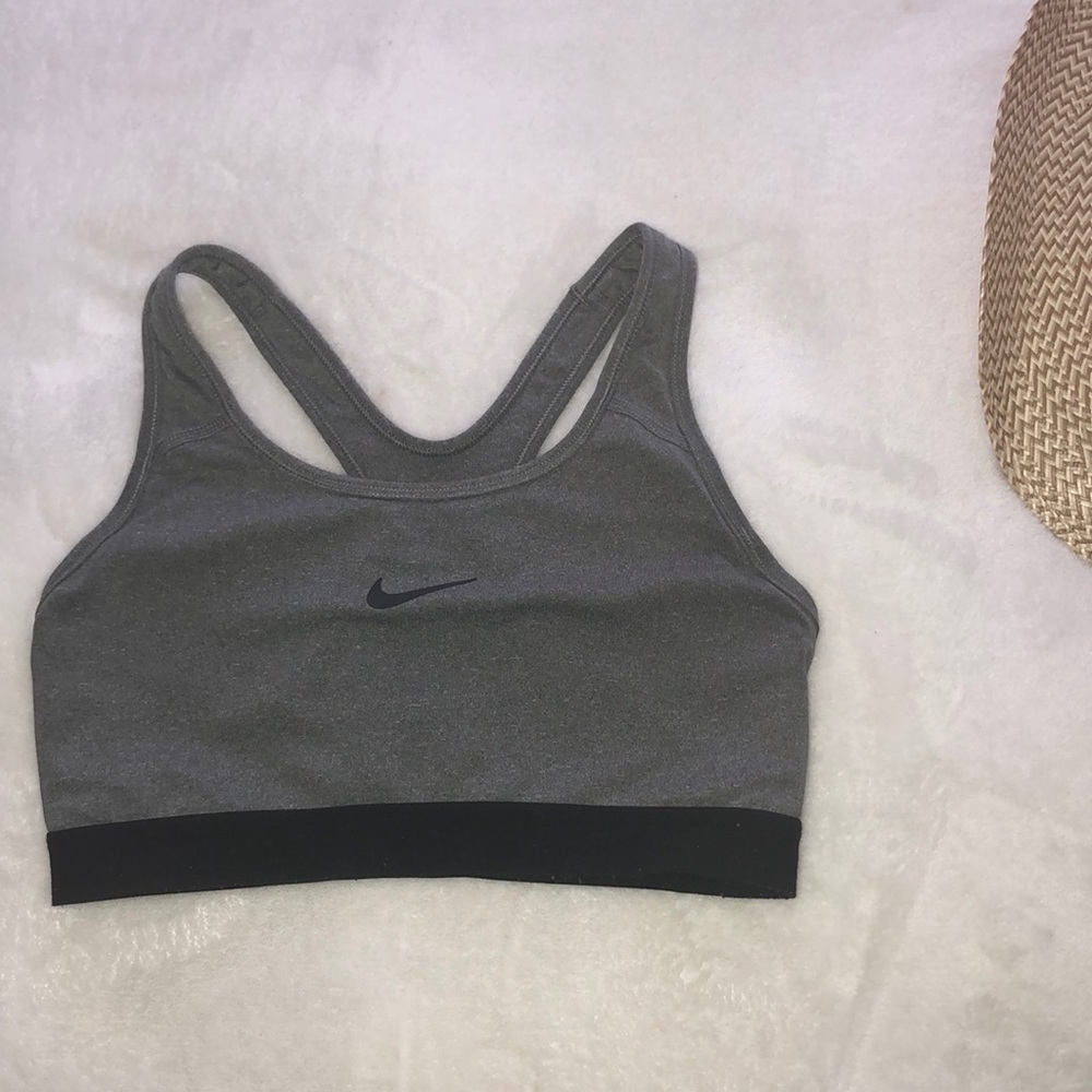 Nike sports bra!! Size small!